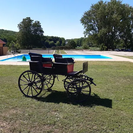 Toldi Rendezvenyhaz Etterem Es Vandor Panzio Frühstückspension