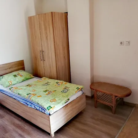 Toldi Rendezvenyhaz Etterem Es Vandor Panzio Bed & Breakfast *