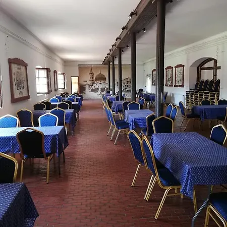 Toldi Rendezvenyhaz Etterem Es Vandor Panzio Pécs