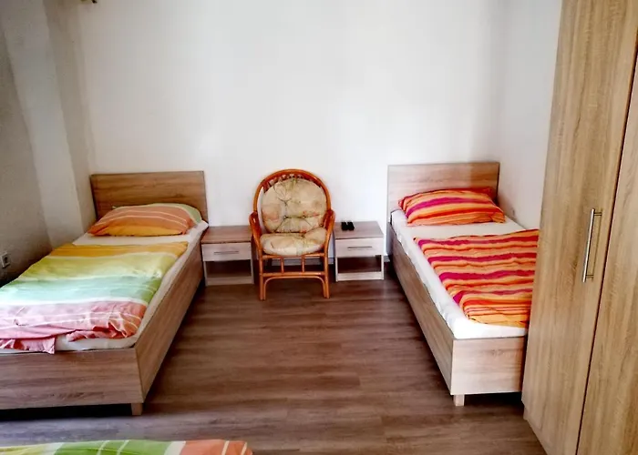 Toldi Rendezvenyhaz Etterem Es Vandor Panzio Bed & Breakfast